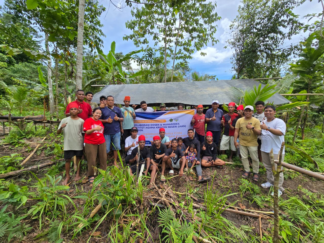 Dosen dan Mahasiswa IAKN Ambon Laksanakan PKM Kolaborasi dengan Tema “Implementasi Panca Cinta bagi Masyarakat Adat Huaulu