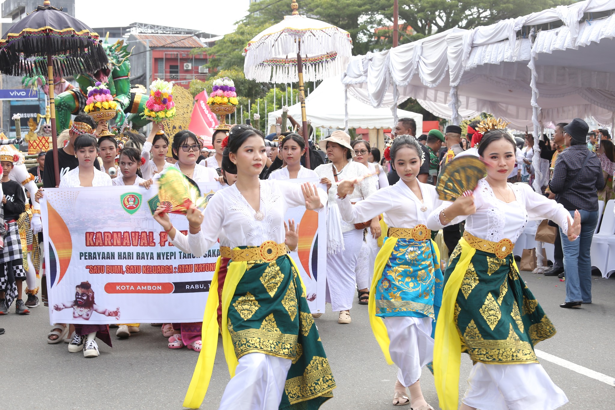 Karnaval Ogoh-Ogoh Nyepi 1948 Saka di Ambon Gaungkan Toleransi “Katong Samua Basudara