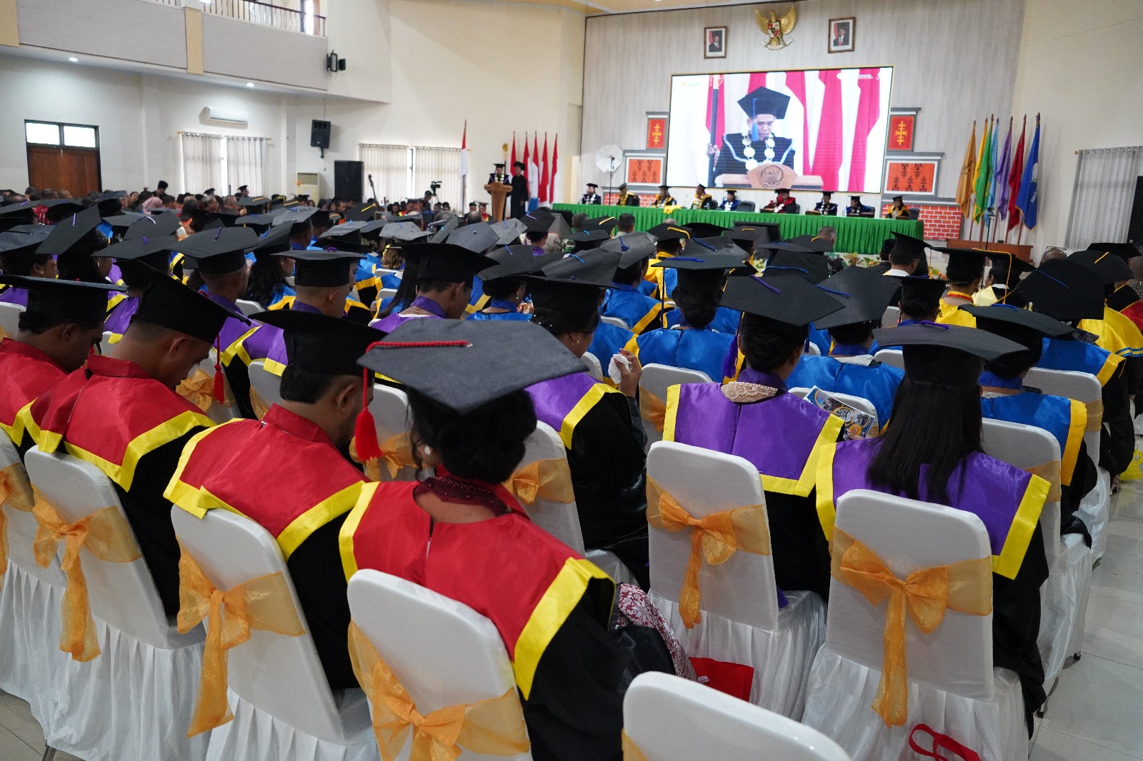 AKN Ambon Wisuda 97 Lulusan, Tegaskan Komitmen Cetak SDM Unggul Berdaya Saing