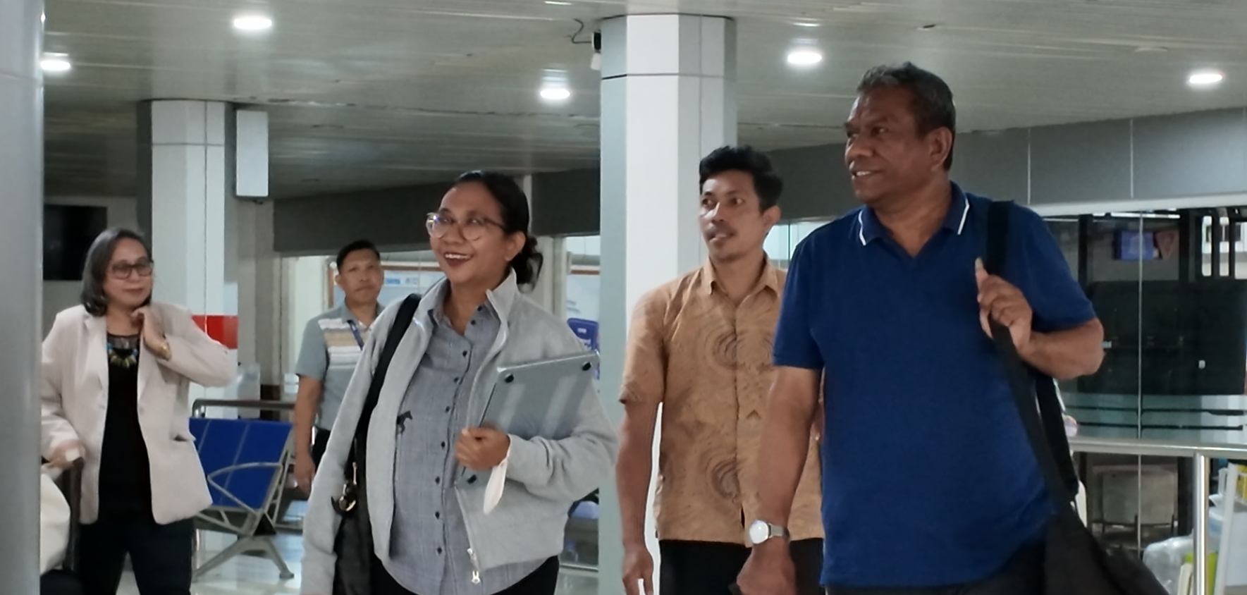 Civitas Akademika IAKN Ambon Sambut Hangat Rektor Terpilih Periode 2026–2030 di Bandara Pattimura