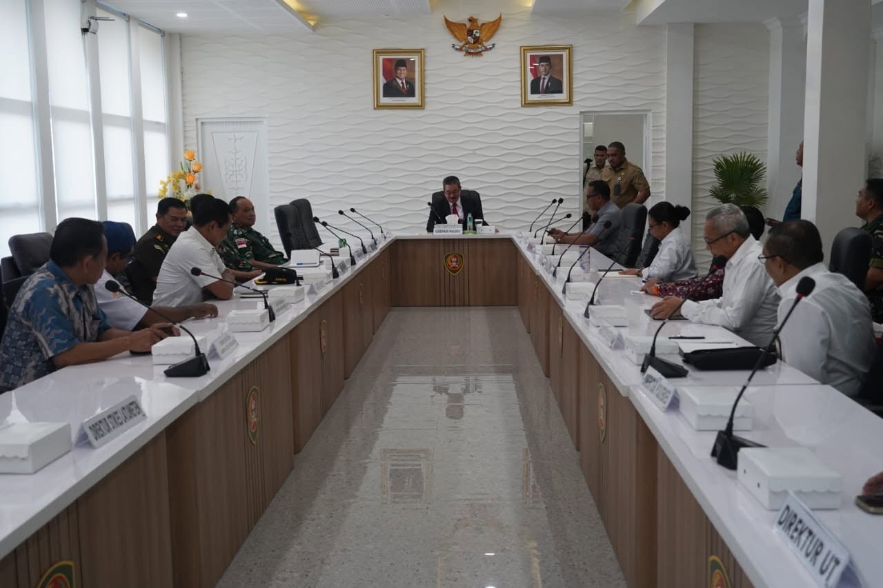 Bangun Kesamaan Persepsi Jaga Maluku Tetap Kondusif, Rektor IAKN Ambon Hadiri Pertemuan Strategis Bersama Gubernur dan Forkopimda