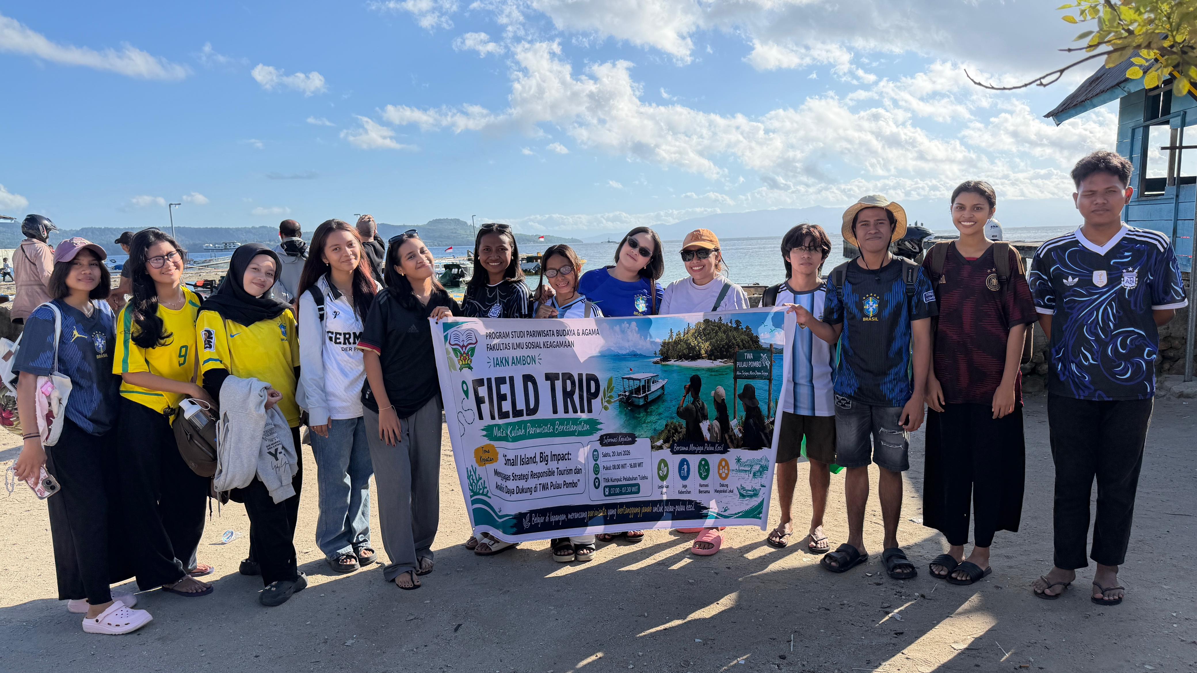 Mahasiswa Program Studi Pariwisata IAKN Ambon Laksanakan Field Trip di TWA Pulau Pombo, Dorong Responsible Tourism dan Aksi Bersih Laut