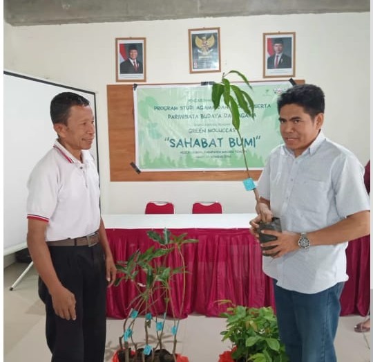 Sahabat Bumi IAKN Ambon dan Green Moluccas Tanam Kepedulian Lingkungan di Lilibooi