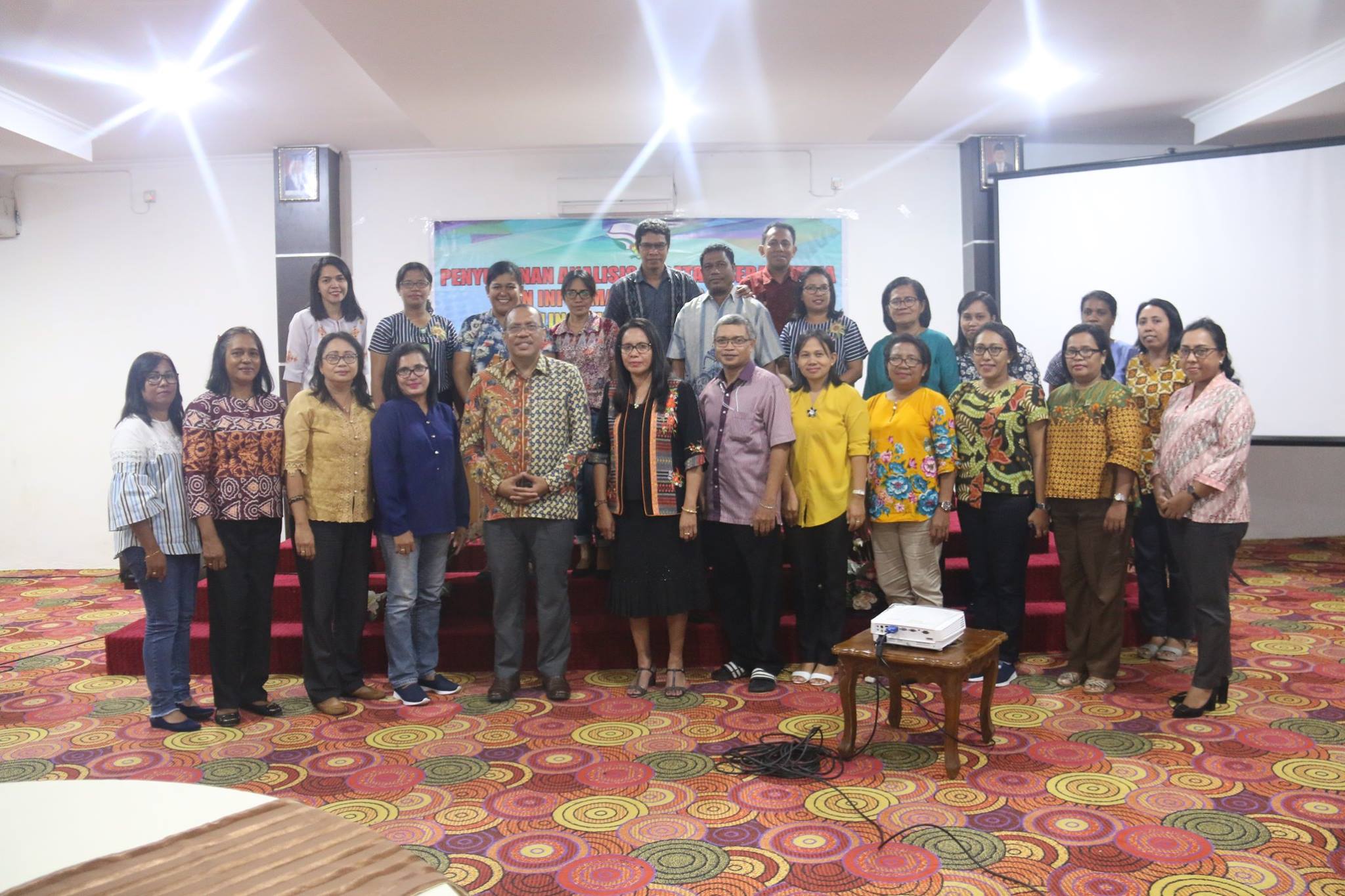 DIRJEN BIMAS KRISTEN KEMENAG RI MENYAMPAIKAN MATERI PADA ACARA PENYUSUNAN ANALISIS JABATAN, BEBAN KERJA DAN INFORMASI FAKTOR JABATAN DI LINGKUNGAN IAKN AMBON
