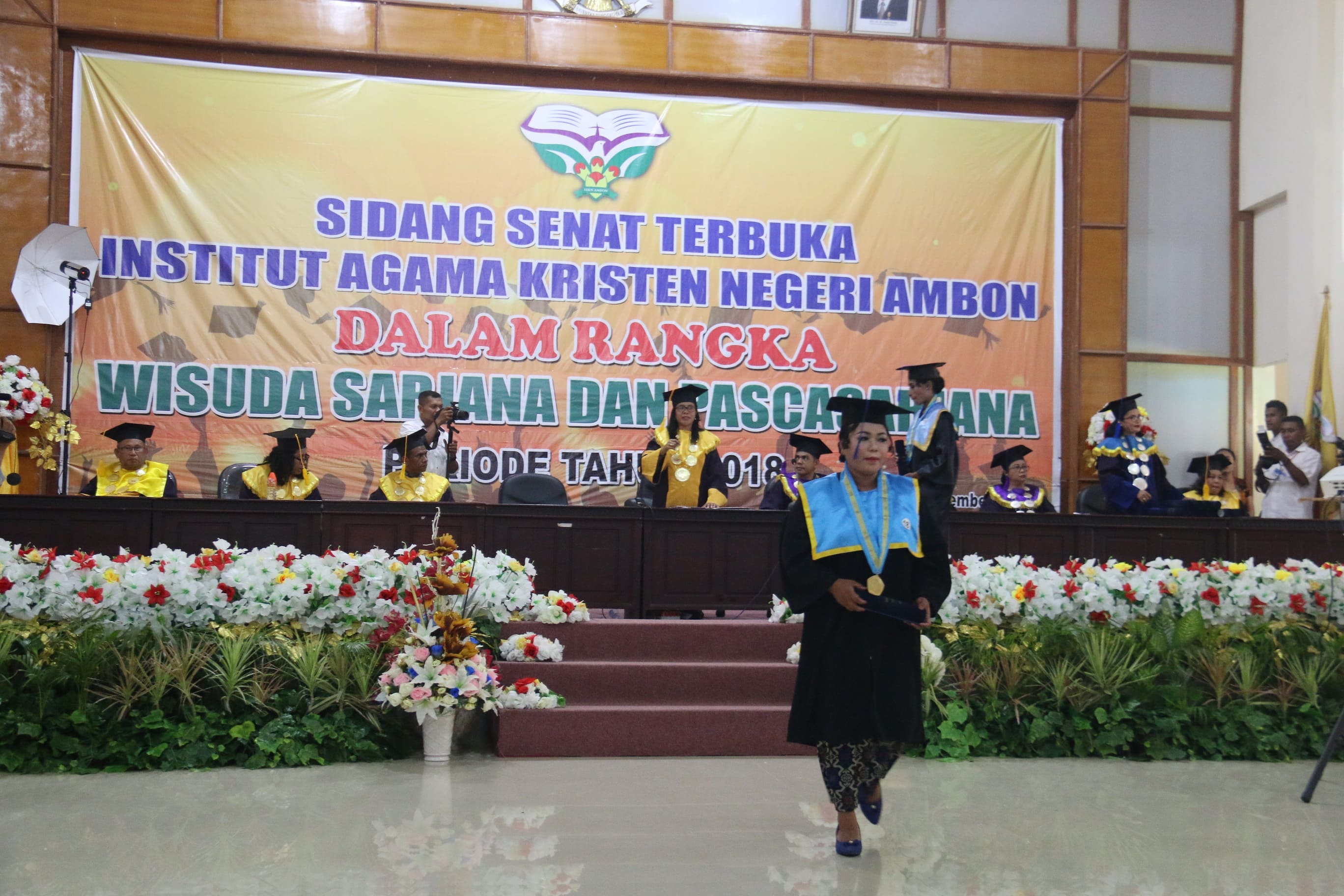 Wisuda Perdana IAKN Ambon, Menghasilkan 128 lulusan.