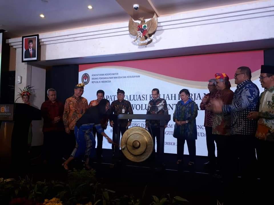 Rektor menghadiri Rapat Evaluasi KKN tematik revolusi mental