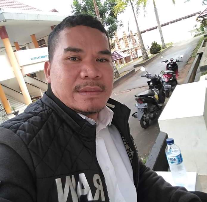 Mencari Nafkah Di Kampus Kristen