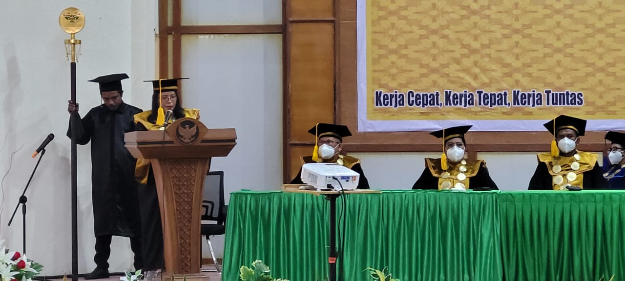 Di akhir masa jabatannya, Rektor IAKN Ambon mewisudakan 79 mahasiswa