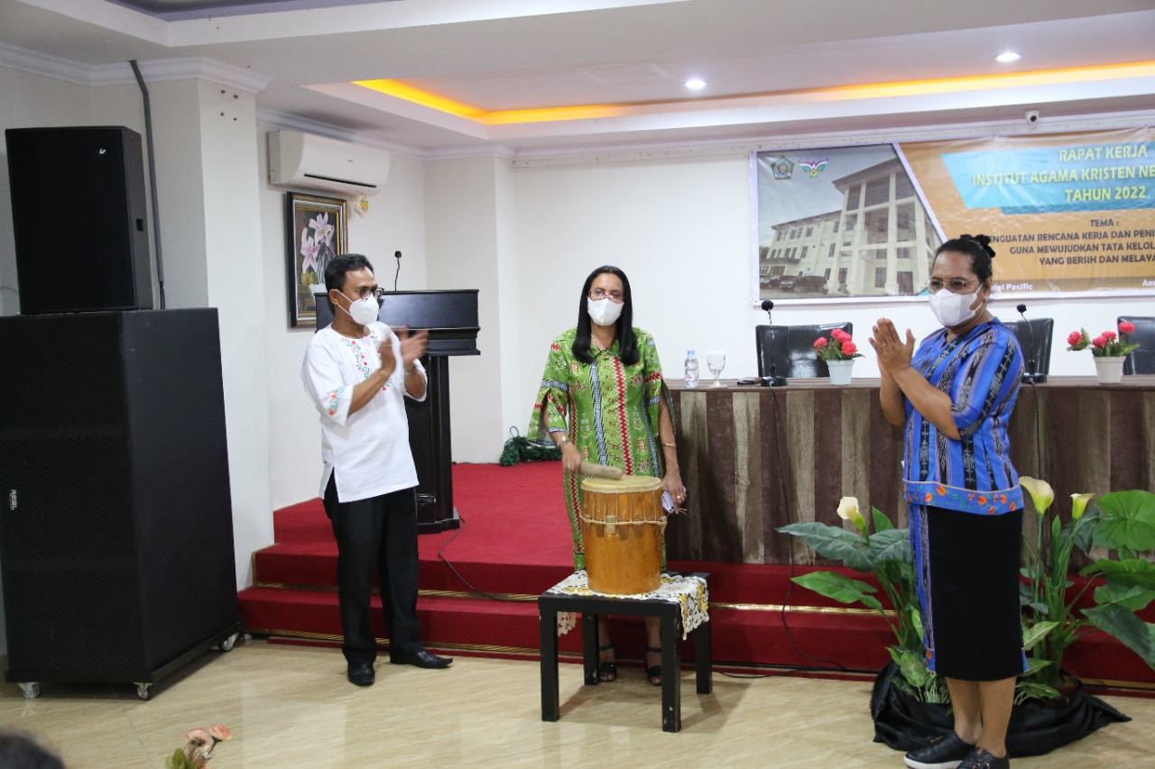 Rektor Buka Raker IAKN Ambon Tahun 2022