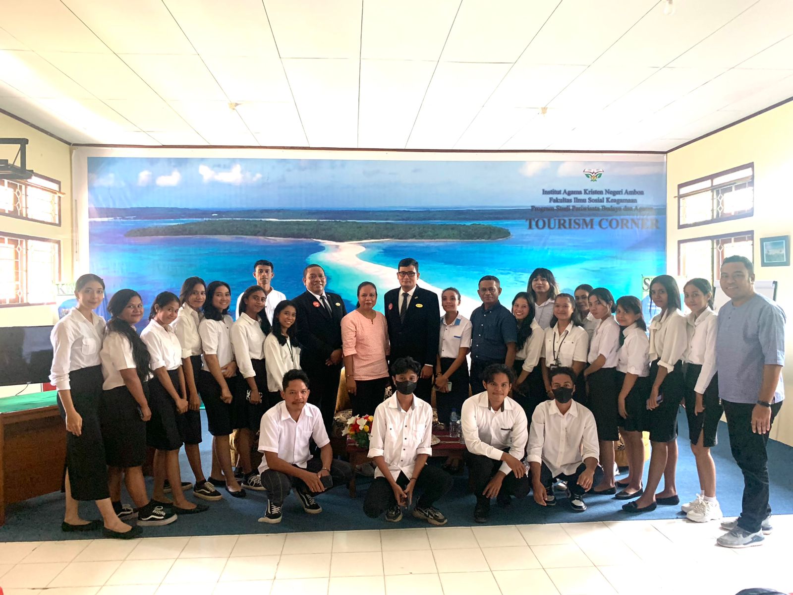 General Menager Santika Hotel Ambon, Kunjungi IAKN Ambon