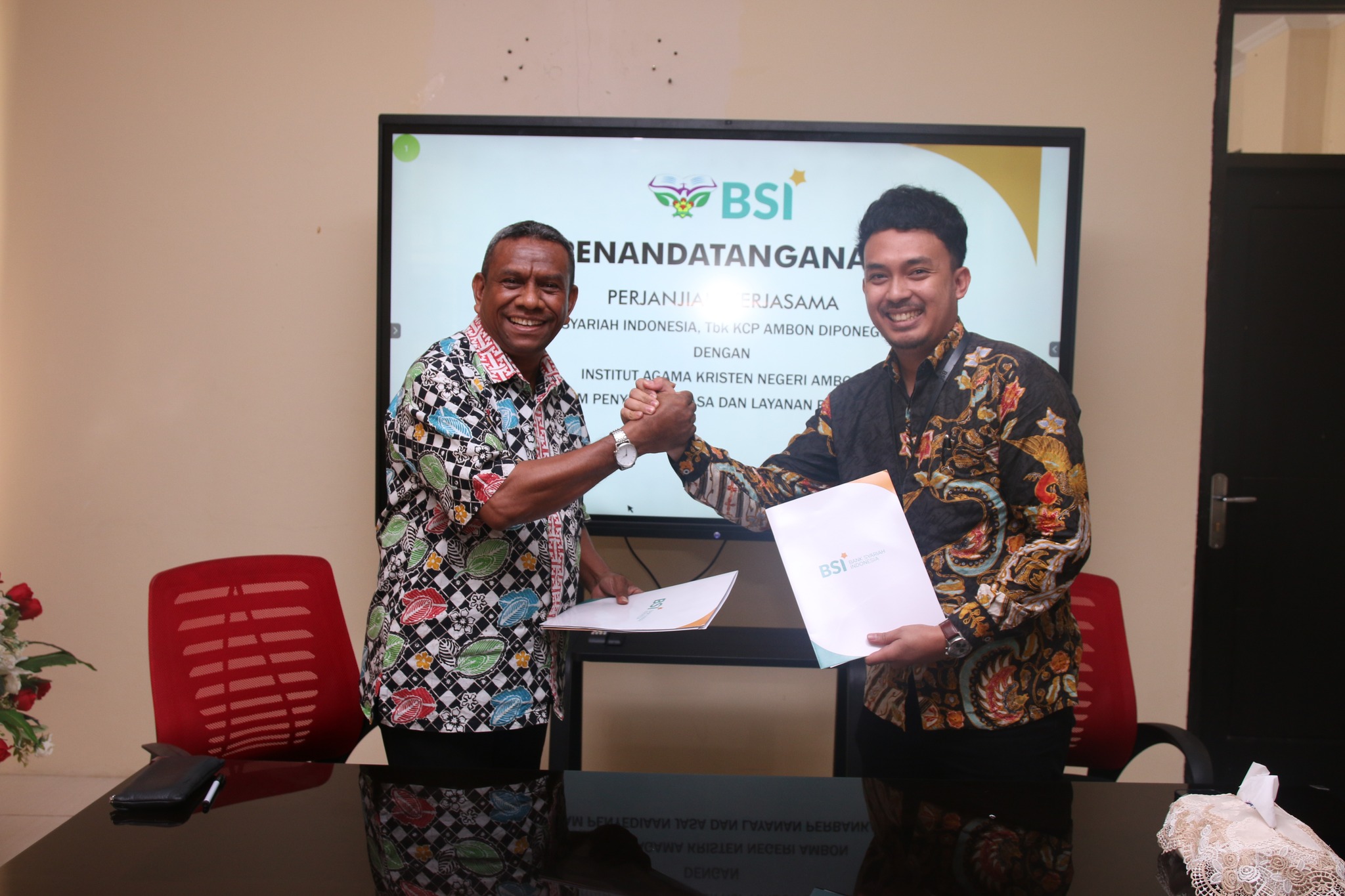 Penandatanganan MoU antara IAKN Ambon dan PT. Bank Syariah Indonesia, Tbk. KCP. Ambon Diponegoro