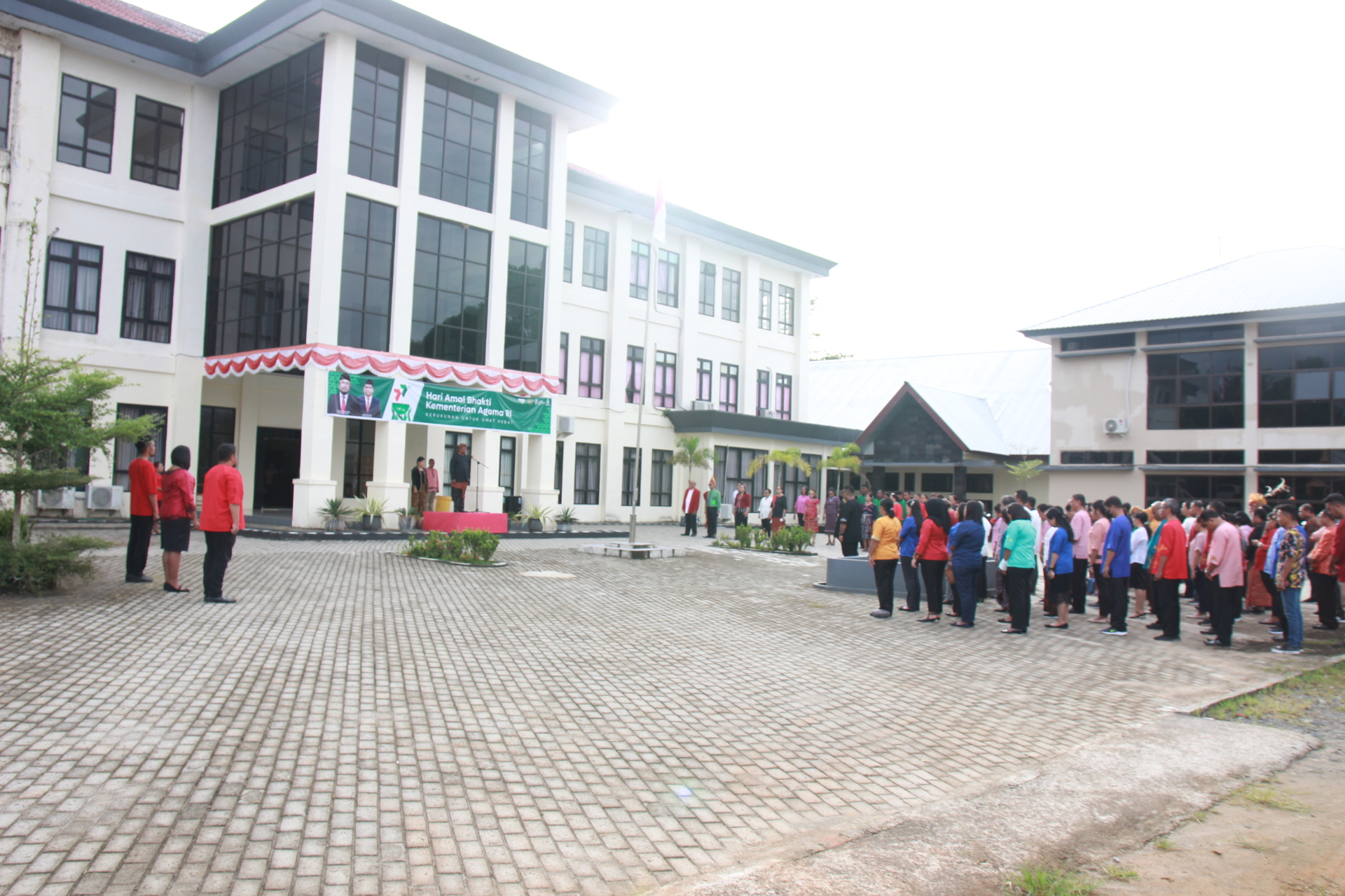 Upacara Peringatan Hari Amal Bhakti ke-77 Kemeterian Agama Republik Indonesia tahun 2023, dipimpin oleh Rektor IAKN Ambon