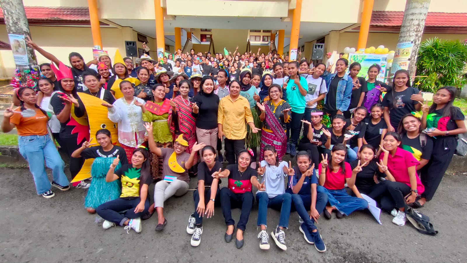 Kreasi Seni Berbasis Permainan Edukatif Dan Pendidikan Seni Gerak Dan Tari Prodi PKAUD