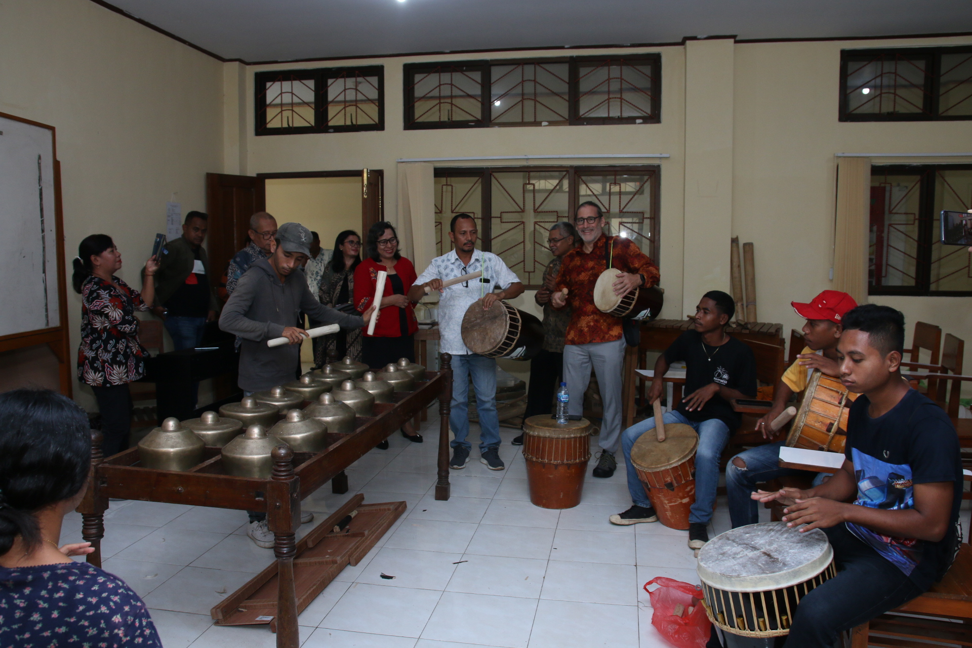 Wakil Rektor I IAKN Ambon Terima Kunjungan Dari Delegasi US Embassy untuk Bahas Kerjasama Bidang Bahasa, Musik, dan Pariwisata