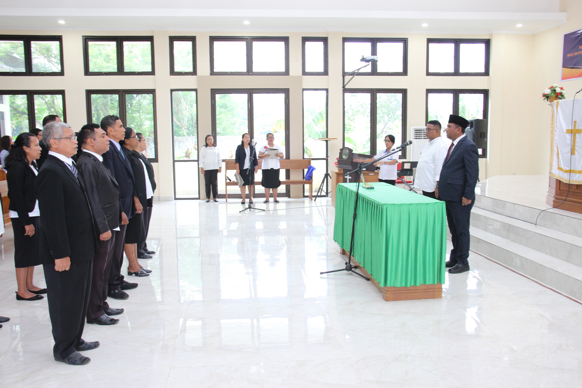 Rektor Melantik 10 orang pejabat di lingkungan IAKN Ambon