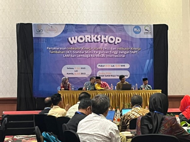 Keikutserataan Rektor, Wakil Rektor 1 IAKN Ambon, dan Kepala Lembaga Penjaminan Mutu IAKN Ambon  dalam Workshop Penyelarasan Indikator Kinerja Perguruan Tinggi