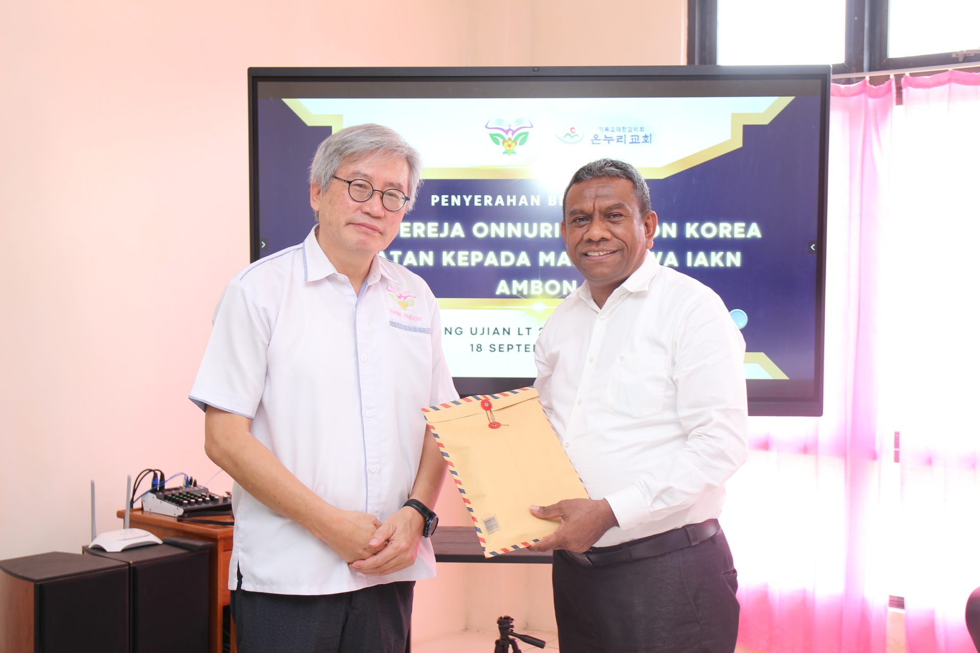 Gereja Onnuri-Incheon Korea Selatan Berikan Beasiswa kepada Mahasiswa IAKN Ambon