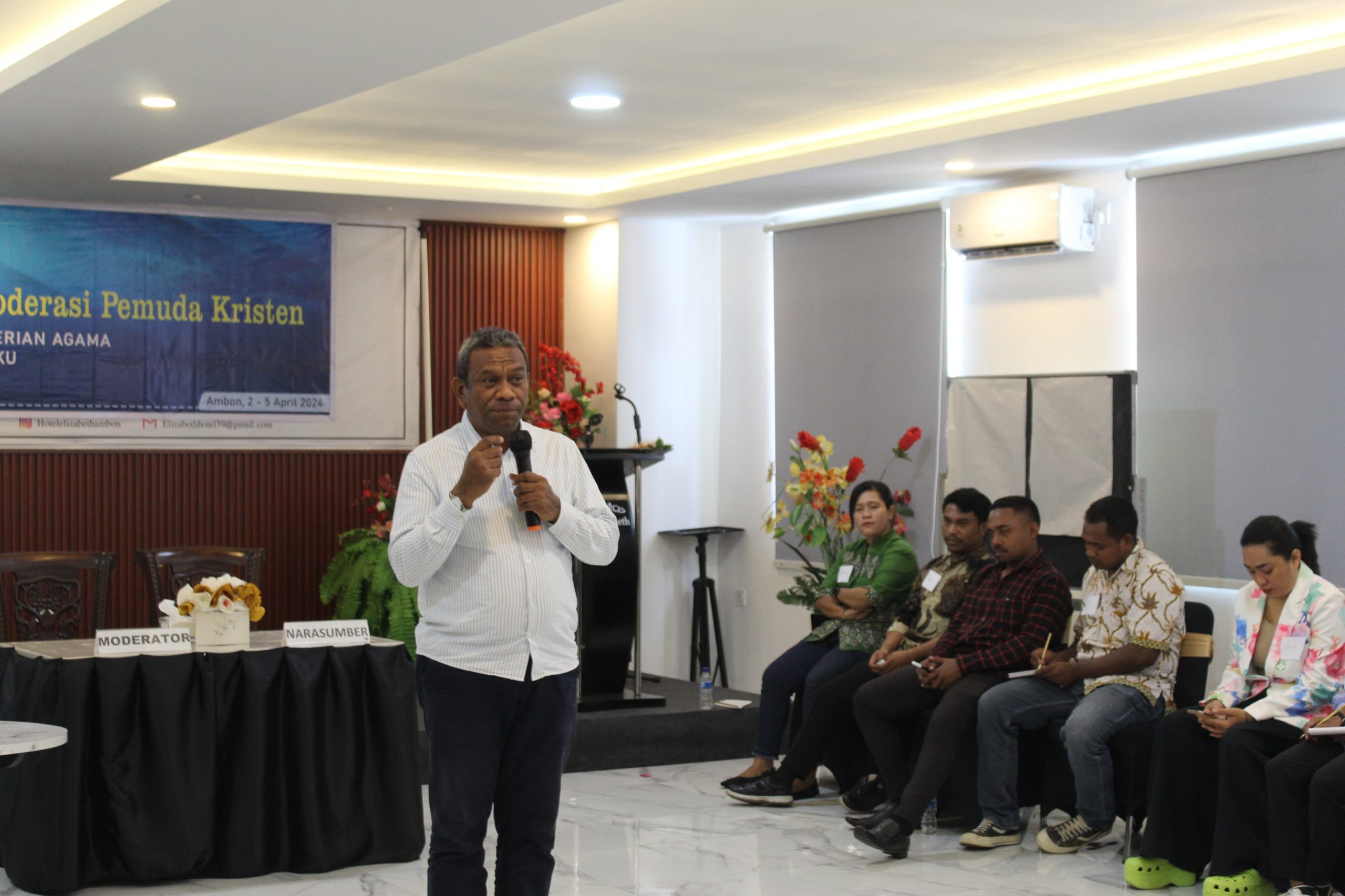 Fokus Penguatan Moderasi Beragama, Rektor IAKN Ambon Berikan Materi Orientasi kepada Pemuda Kota Ambon