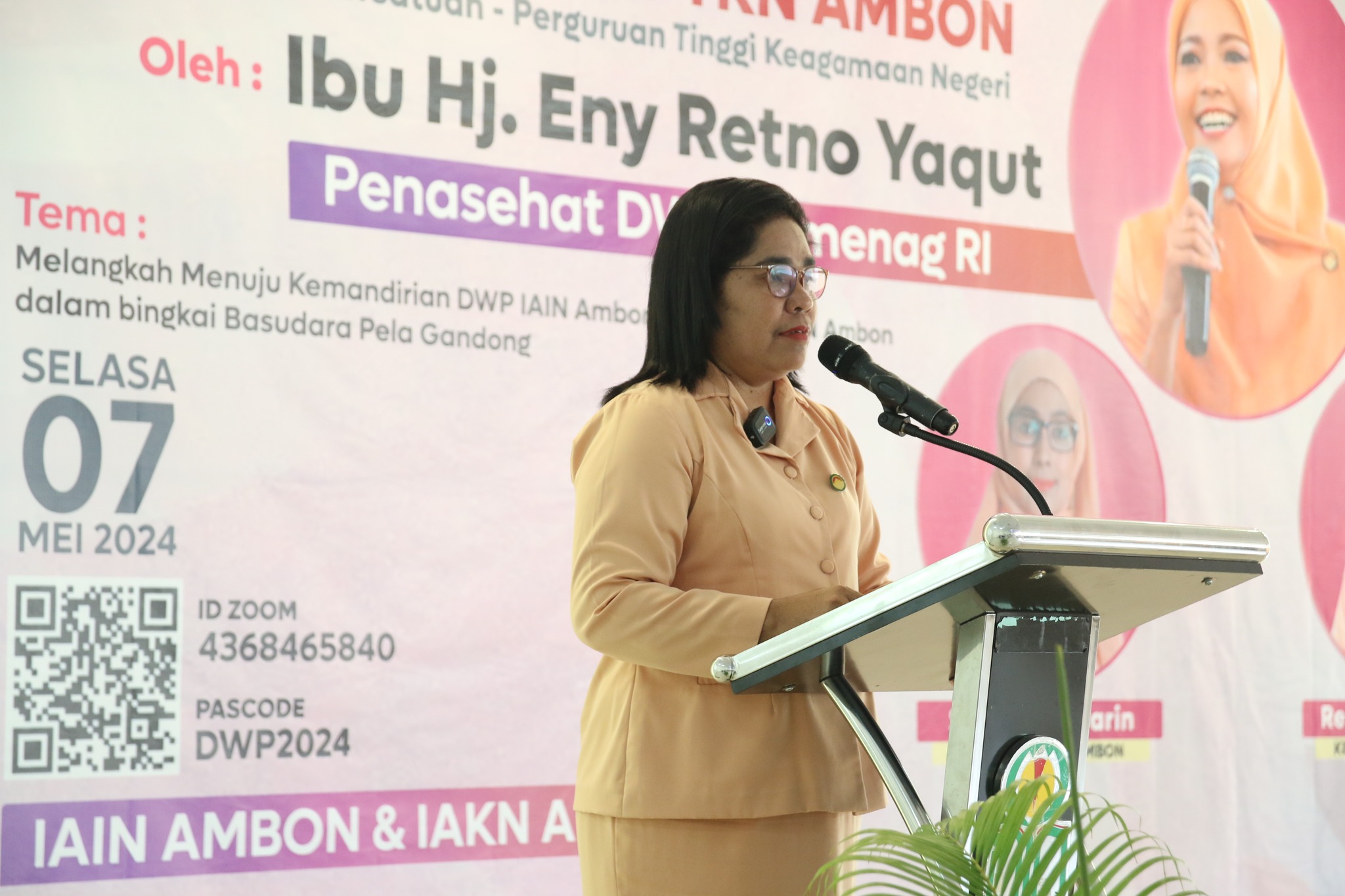 Ketua DWP IAKN Ambon dan Pengurusnya Berpartisipasi dalam Pembinaan DWP PTKN di Ambon