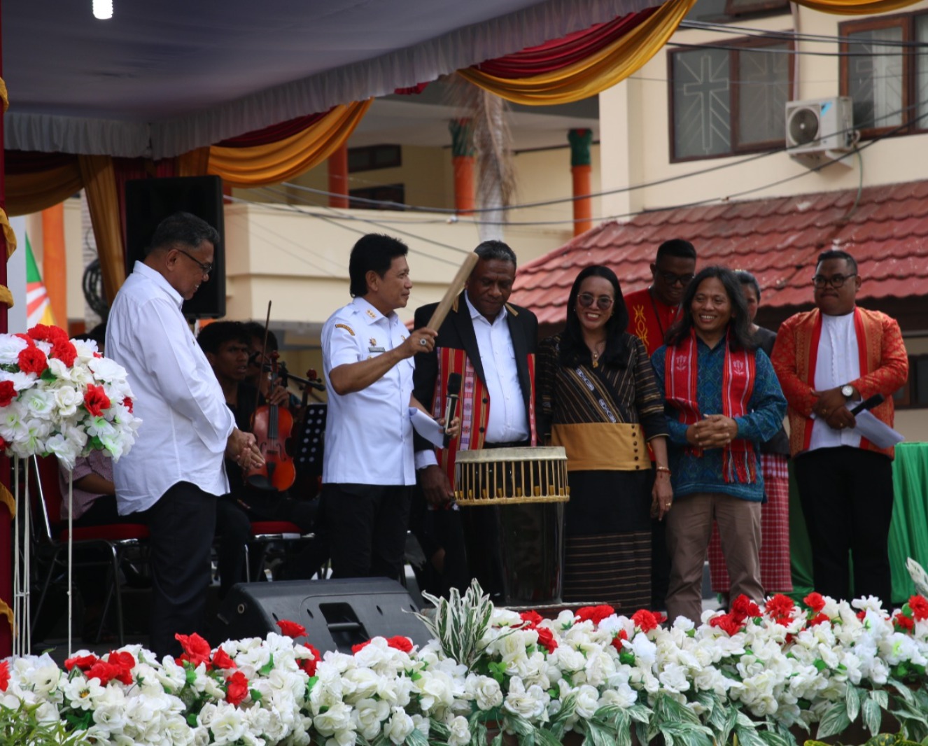 Penjabat Gubernur Maluku Sadali le Apresiasi Seminar Internasional yang Mengangkat Hak-hak Masyarakat Adat di Maluku