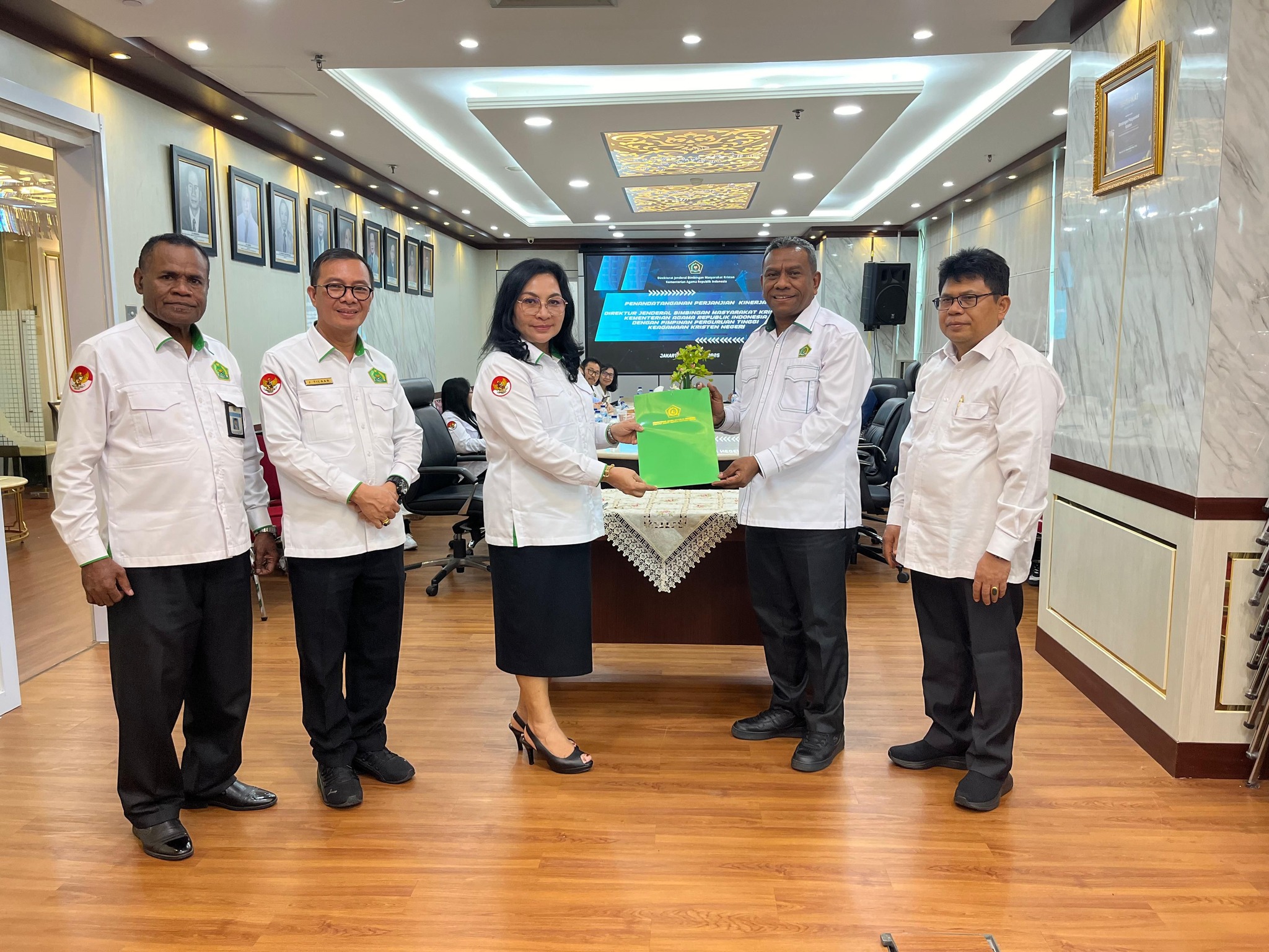 Rektor IAKN Ambon Tandatangani Perjanjian Kinerja dengan Dirjen Bimas Kristen: Dorong Peningkatan Kualitas Pendidikan Agama Kristen
