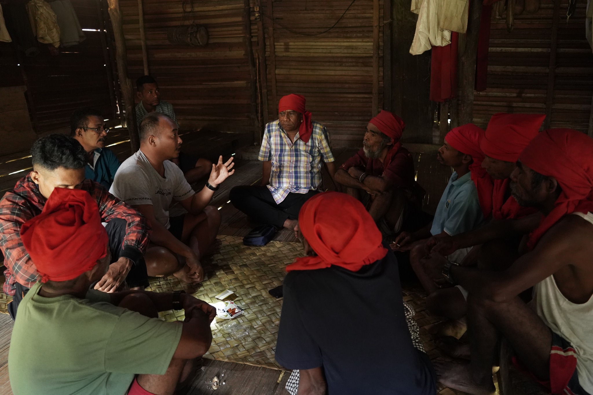 Rektor IAKN Ambon dan Tim Peneliti Melakukan Penelitian Ekoteologi di Wilayah Adat Seram utara Pegunungan