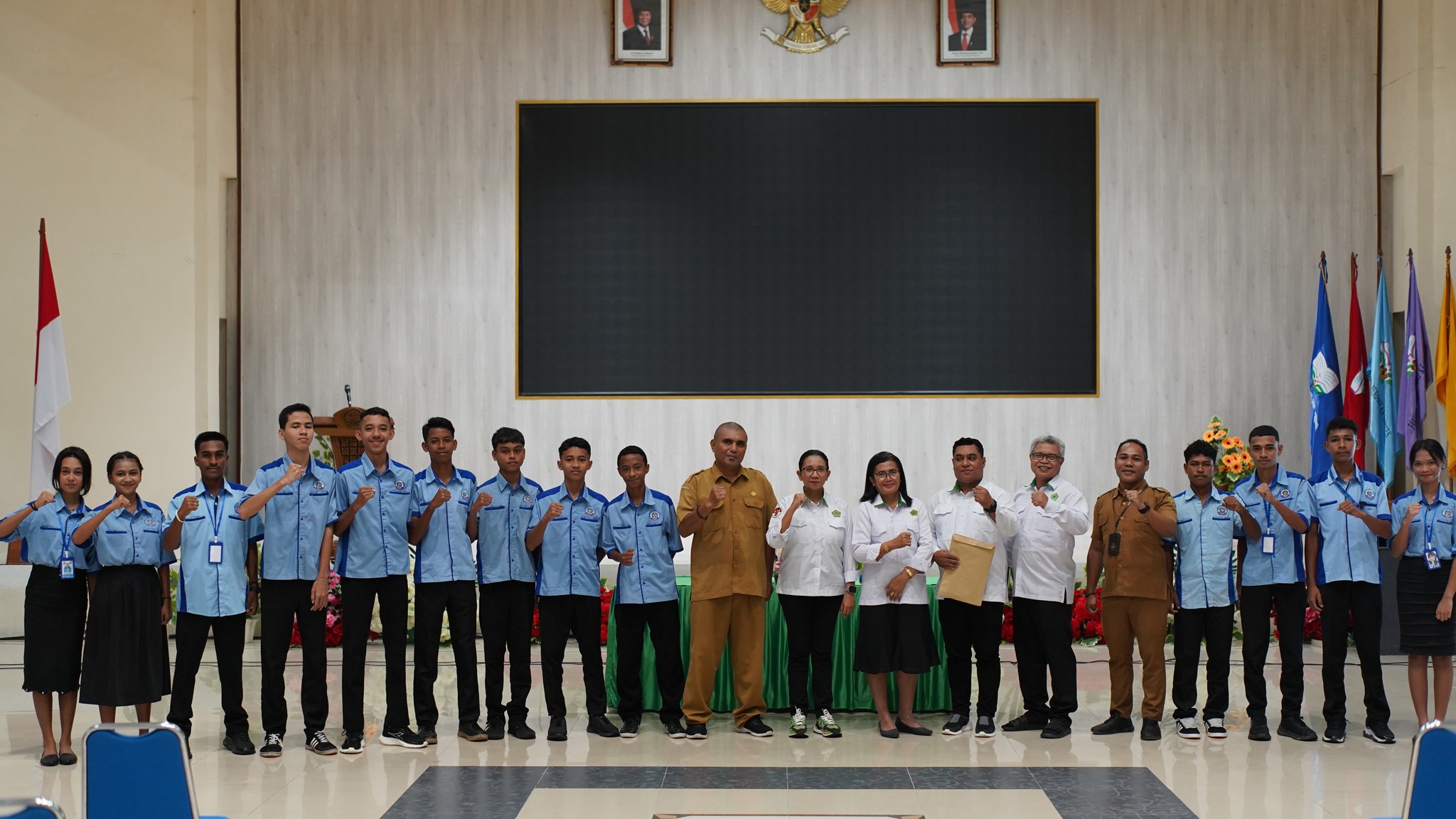 AKN Ambon jadi rujukan Praktik Kerja Lapangan 18 Siswa SMK Negeri 6; Tutuboy akui Fasilitas IAKN Ambon.