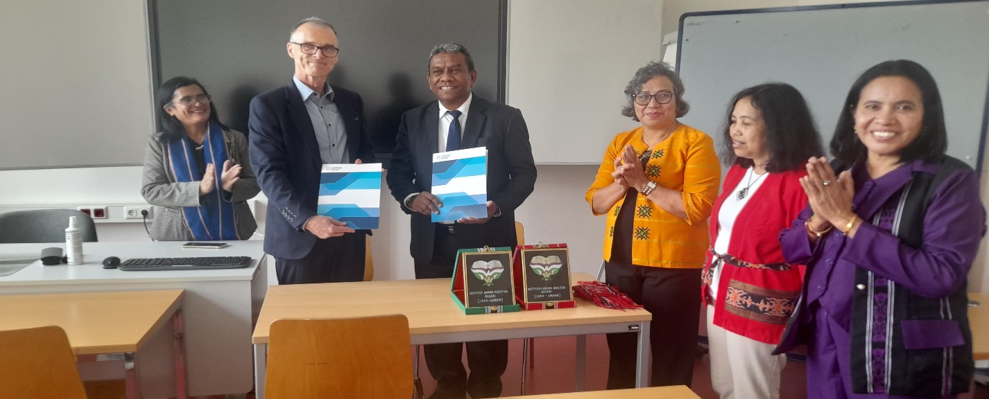 Perjalanan Tim IAKN Ambon ke Eropa 2025