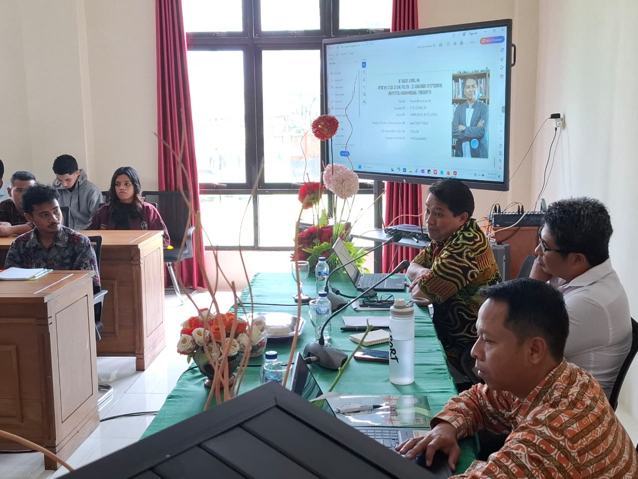 Analisa dinamika sosial keagamaan di tengah era digital, IAKN Ambon hadirkan Dr. Hasse Jubba, MA. dalam diskusi tematik program pascasarjana